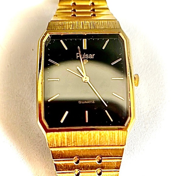 Vintage Pulsar Brushed Gold Toned Chamfer Tank Watch - Picture 3 of 16